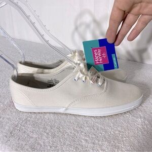 Vintage Hanes Her Way Cream Canvas Lace Up Sneakers 8 NWT